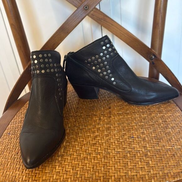 1. State black leather grommet black bootie 6 - Picture 9 of 10